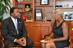 Mayor Alvin Brown speaks with the Free Press' Lynn Jones